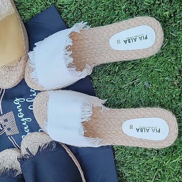 Native Slippers - Picture 3 of 6